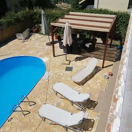 Marinos & Pool Holiday home *
